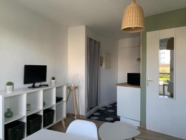 Studio avec parking et balcon