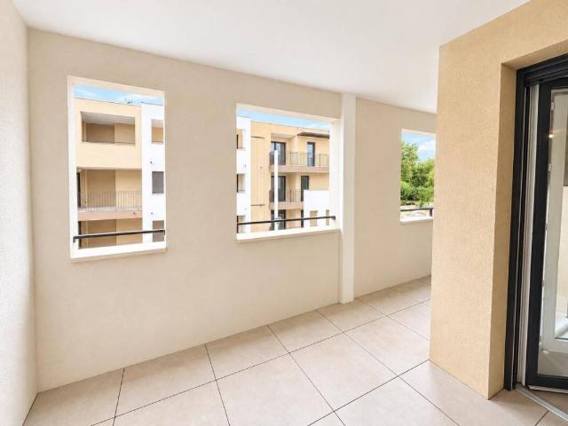 Studio avec parking et balcon au Pontet