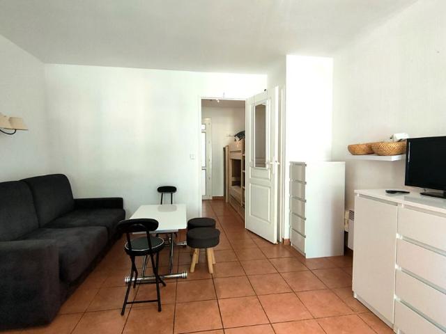 STUDIO AVEC PISCINE PROCHE DE TOUTE COMMODITE