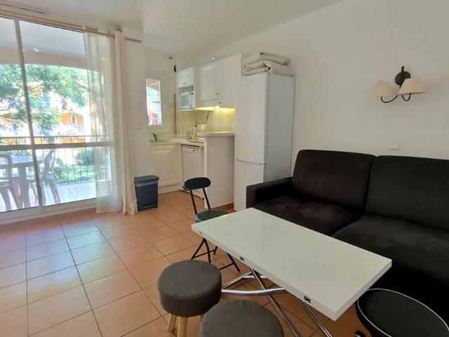 STUDIO AVEC PISCINE PROCHE DE TOUTE COMMODITE