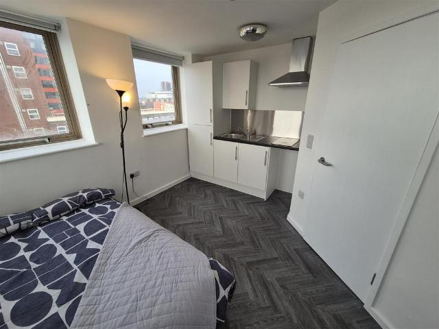 STUDIO, BILLS INCLUDED Studio to rent £650 pcm £150 pw