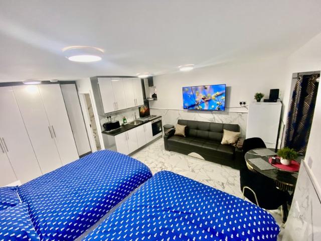 Studio by London Heathrow UB3