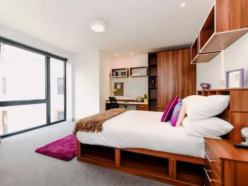 Durham County Area - Balcony, Gym, Equipped kitchen