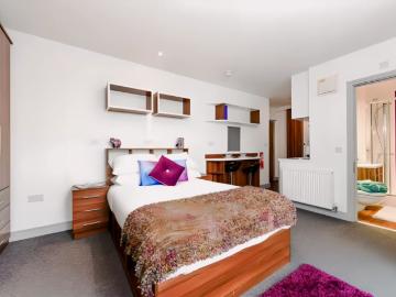 Durham County Area - Balcony, Gym, Equipped kitchen