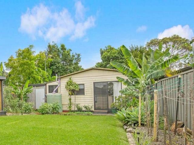 Studio Granny Flat Available in a Quiet Location. Pet Will Be Considered