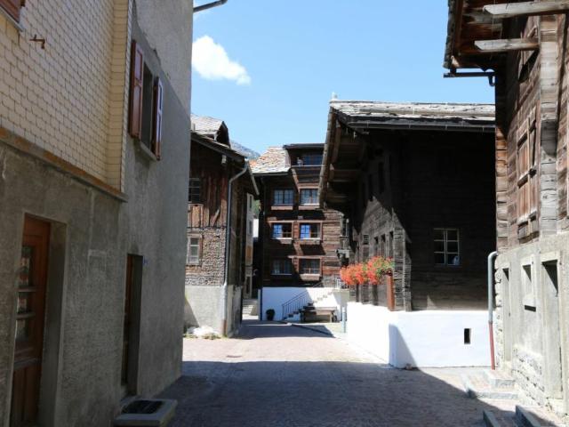 Studio Dachwohnung im alten Café du DOME in Saas Grund