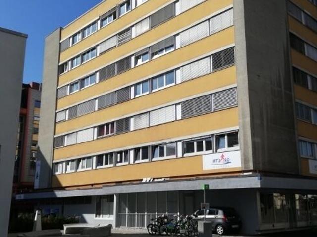 Studio dans un immeuble avec ascenseur