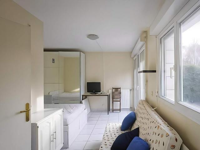 Studio dans en banlieue de Paris, 94400: 25 m² — #3494