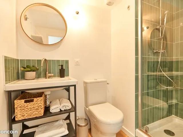Studio dans grande maison neuve