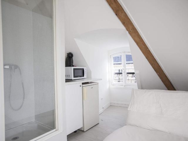 Studio dans le 7ème arrondissement de Paris, 75007: 12 m² — #4383
