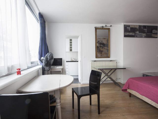Studio dans le 8ème arrondissement de Paris, 75008: 32 m² — #4390