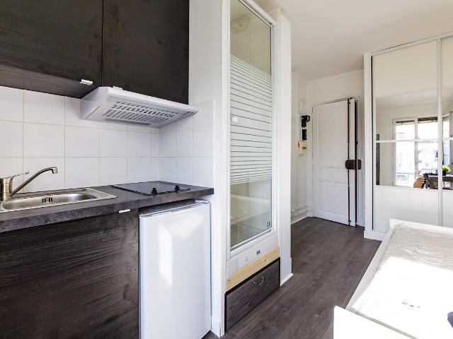 Studio dans le 17ème arrondissement de Paris, 75008: 12 m² — #3357
