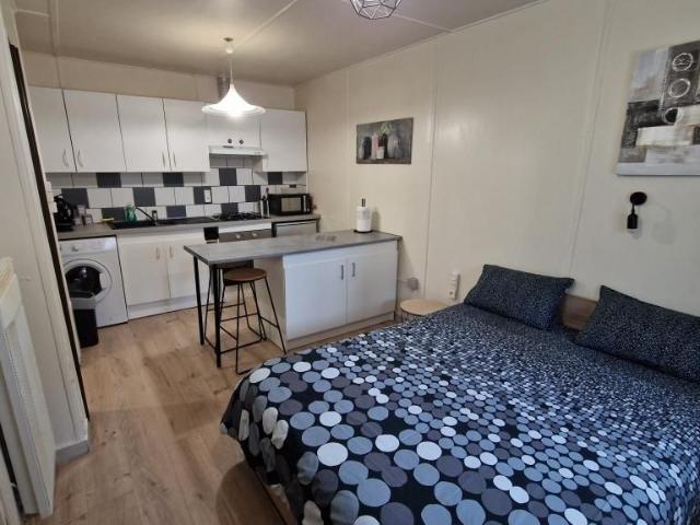Studio de 20m2 à louer sur Saint Mitre les Remparts