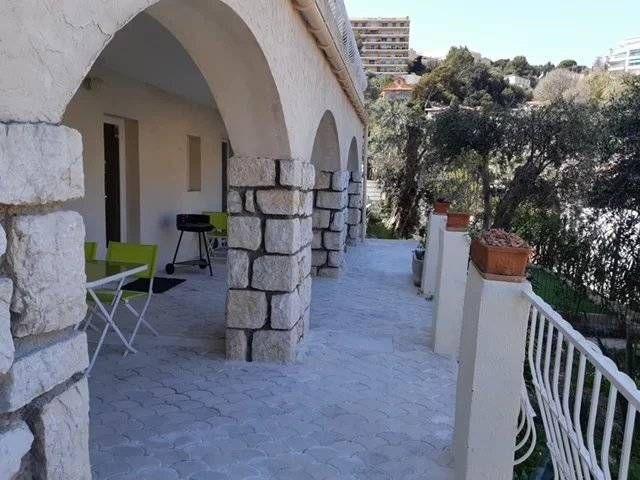 Studio de 20m² avec vue mer, jardin et parking