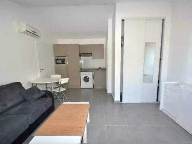 Studio de 22m² avec terrasse privative et parking
