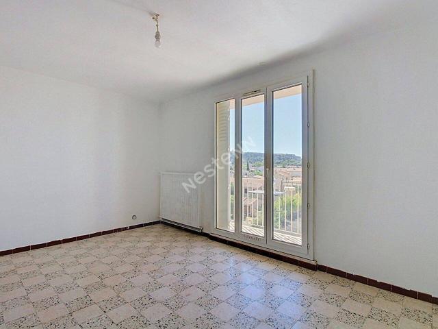 Studio de 25 m² avec balcon plein sud, cave et vue dégagée à lo