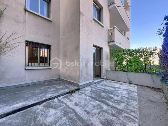 STUDIO de 28,80 m2 avec grande terrasse