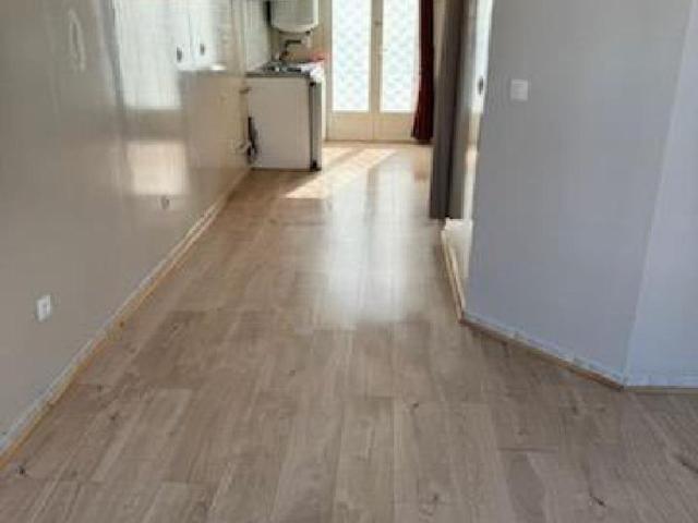 STUDIO DE 29 M² SITUE AU REZ DE CHAUSSÉE AVEC TERRASSE PRIVATIVE DE 8 M² Comprenant un séjour.