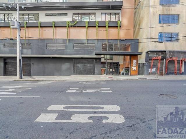 Studio de 30 m² na Brigadeiro Franco Centro Curitiba PR, aluguel por R$ 2.300/mês