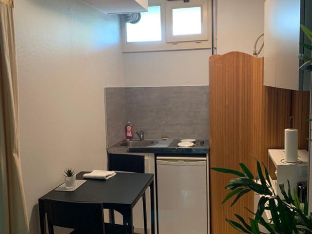 Studio de 32m2 meublé avec stationnement privé / Chauffage col