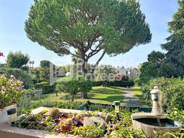 Studio de 33 m² à Cagnes sur Mer Terrasse, piscine, vue mer et garage