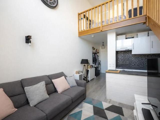 Studio lumineux avec chambre en mezzanine à Poissy