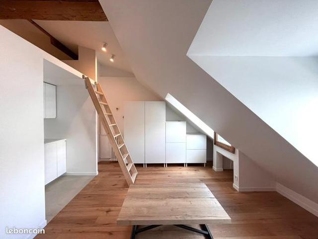 Studio dernier étage + annexe