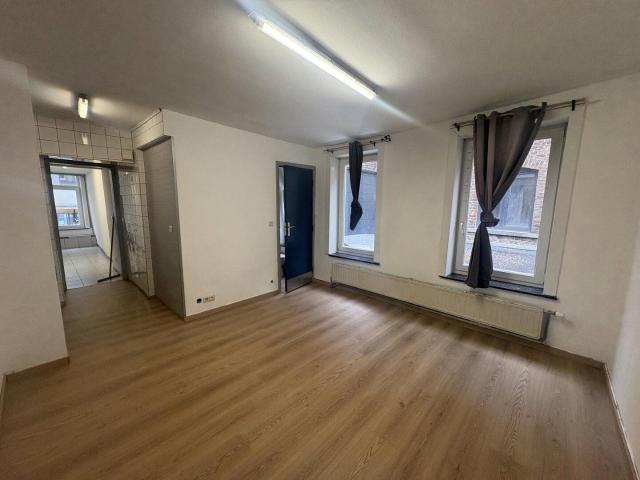 Studio Duplex charges comprises