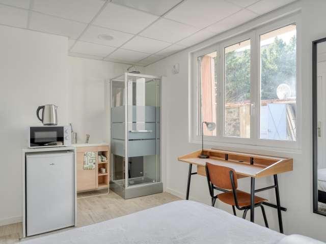 Studio entier à Paris