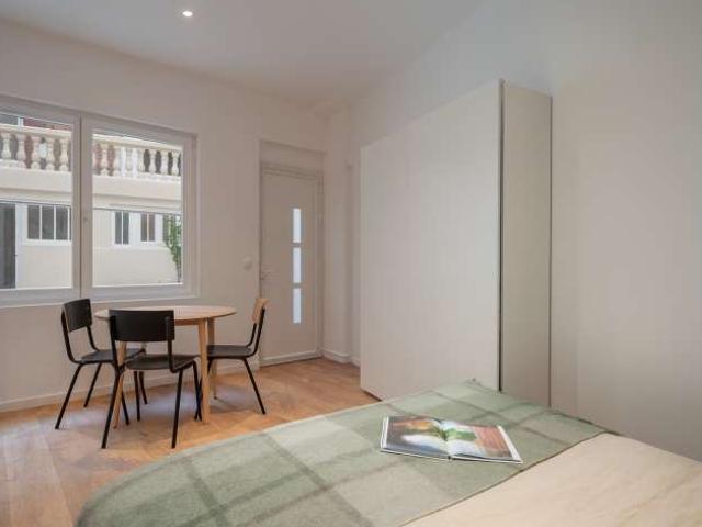 Studio entier à Paris