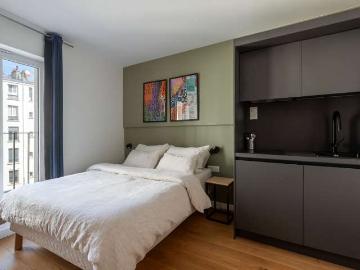 Studio entier à Paris