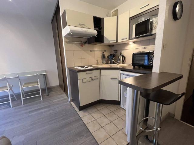 Studio entièrement meublé avec un balcon Neustadt / Rue de P