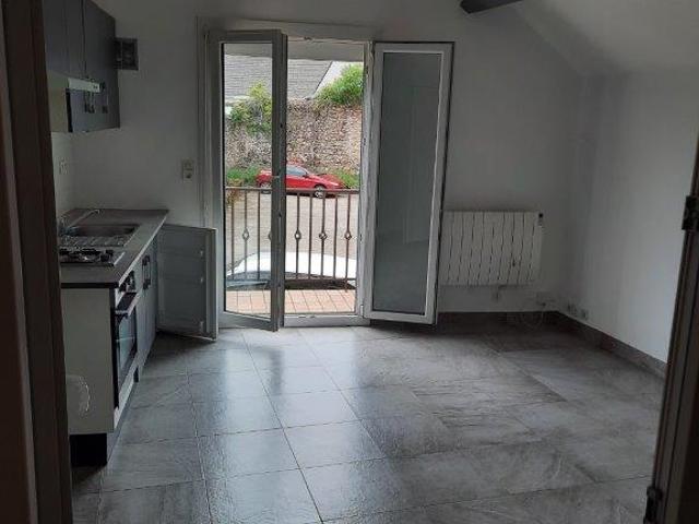 Studio entièrement rénové avec balcon et parking, Autun