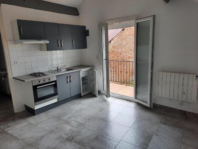 Studio entièrement rénové avec balcon et parking, Autun