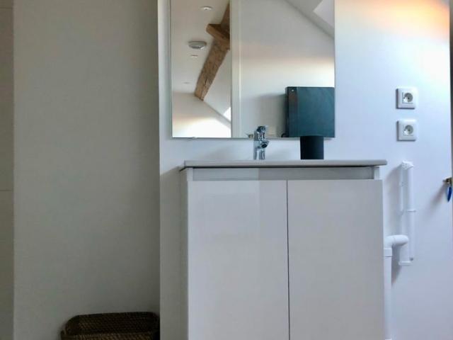 Studio entièrement rénové et meublé Rue d'Entraigues Prébendes 525€