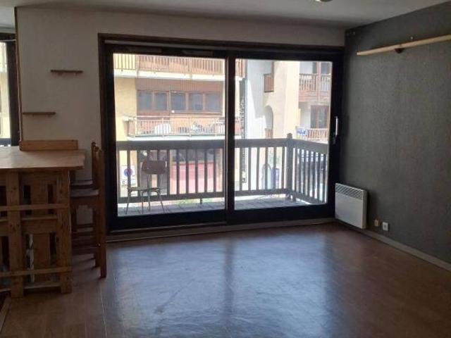 Studio en centre ville de Seez