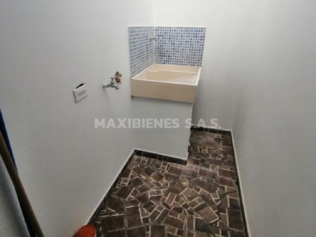 studio en arriendo CR 37 66D 47 INT 301