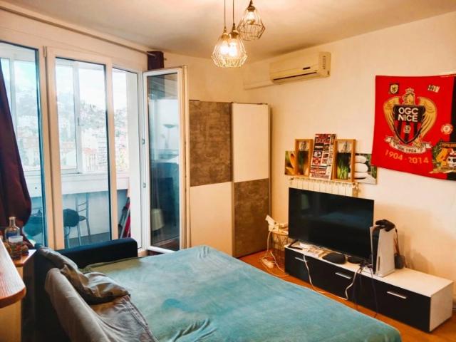 STUDIO EN DERNIER ETAGE NICE ACROPOLIS