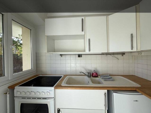 Studio en rez de jardin avec jardin privatif et parking Survil