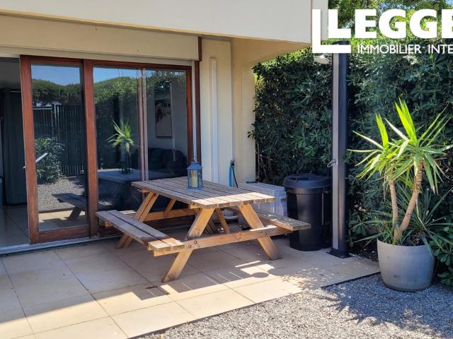 Studio en rez de jardin avec terrasse et jardin privatif 24 m², parking et piscine à 500 m de la plage