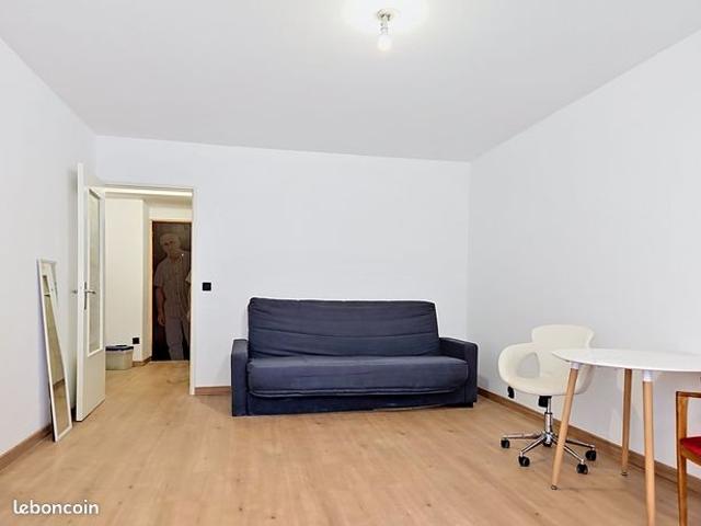 Studio équipé avec balcon