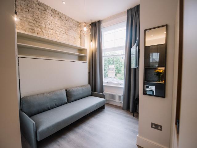 studio for rent at 25 Linden Gardens, London W2 4HH