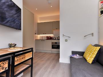 studio for rent at 25 Linden Gardens, London W2 4HH