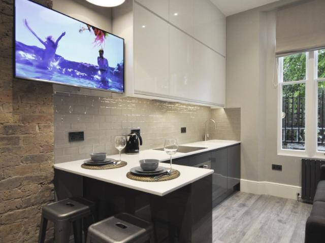 studio for rent at 25 Linden Gardens, London W2 4HH