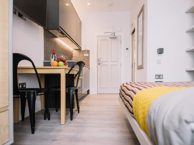 studio for rent at 25 Linden Gardens, London W2 4HH