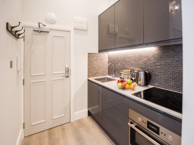 studio for rent at 25 Linden Gardens, London W2 4HH
