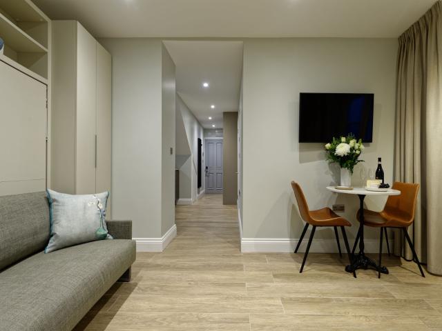 studio for rent at 37 Emperors Gate SW7 4HJ