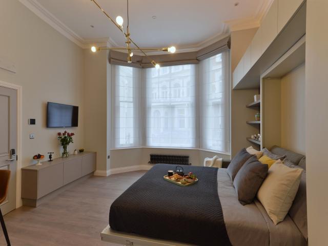 studio for rent at 37 Emperors Gate SW7 4HJ