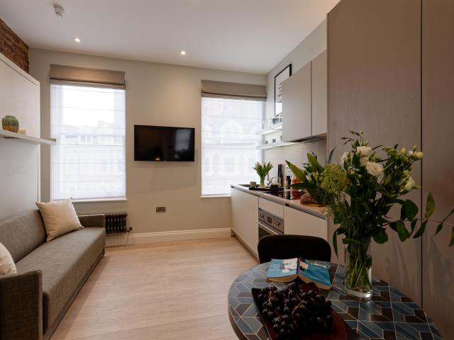 studio for rent at 37 Emperors Gate SW7 4HJ