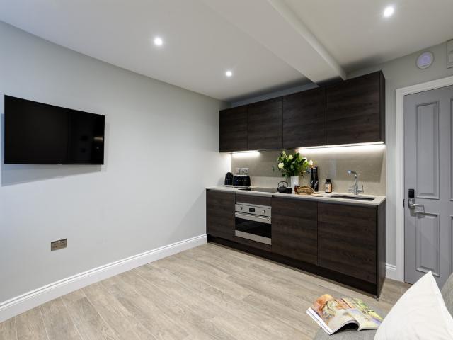 studio for rent at 37 Emperors Gate SW7 4HJ